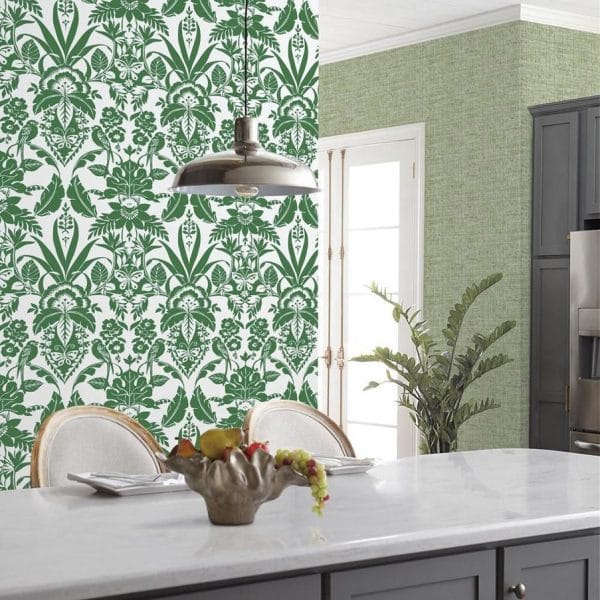 Papel pintado estilo damasco en color verde sobre fondo blanco Botanical Damask CY1584