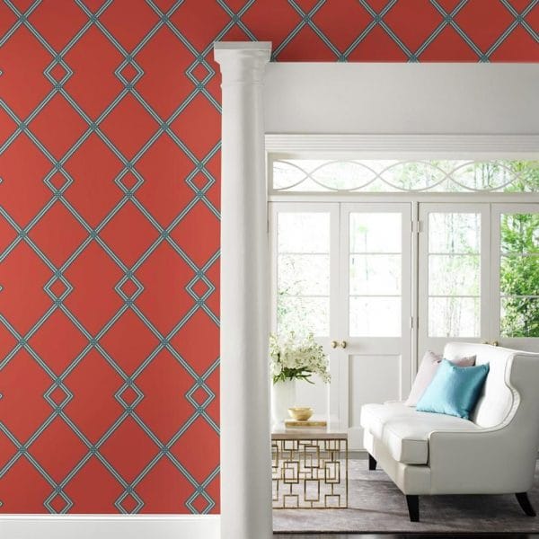 Papel pintado estilo geométrico-trellis rayas en gris sobre fondo rojo Ribbon Stripe Trellis CY1512