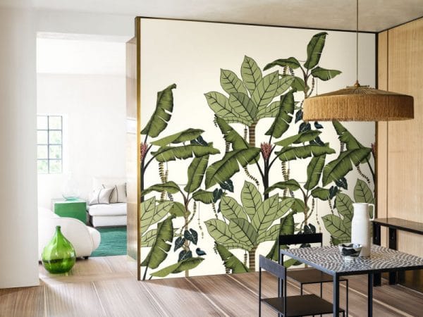 Mural de papel pintado estilo tropical hojas de banano y otras plantas tropicales en tonos verdes sobre fondo blanco Jangala 74992140