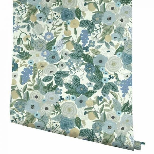 Papel pintado de estilo estampado floral en colores azulados y beige sobre fondo blanco Garden Party RI5120