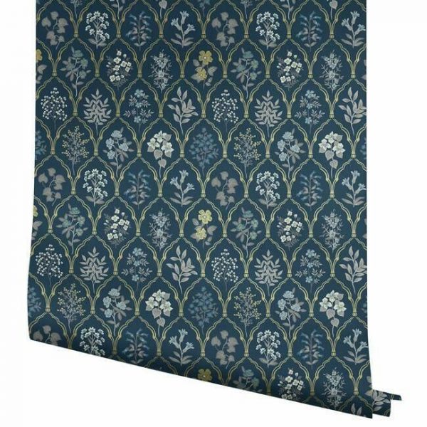 Papel pintado de estilo estampado floral en tonos de azul sobre fondo azul oscuro Hawthorne RI5131