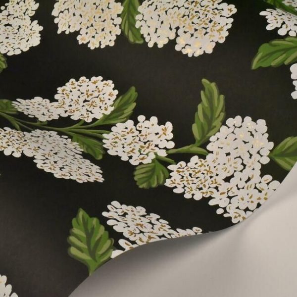 Papel pintado estilo flores en blanco sobre fondo negro Hydrangea RI5146