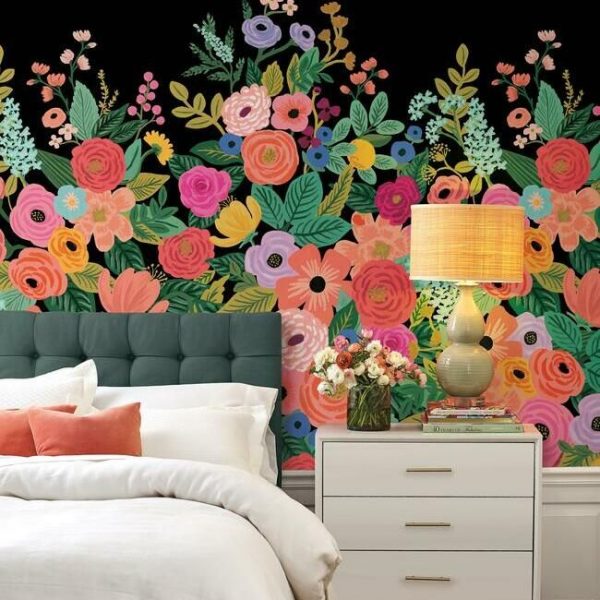 Mural de papel pintado estilo estampado floral multicolor sobre fondo negro Garden Party RI5192M