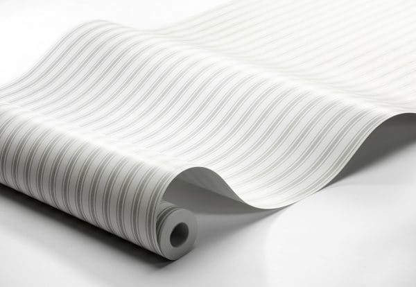 Papel pintado de estilo rayas en color gris sobre fondo blanco Aspö Stripe 8872