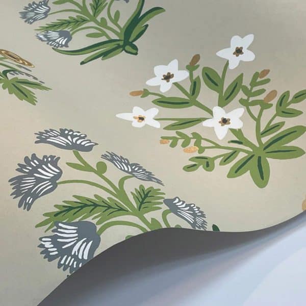 Papel pintado estampado flores de color beige Mughal Rose RP7350