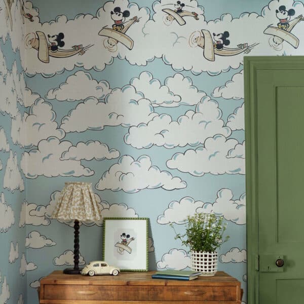 Papel pintado de Mickey Mouse y Minnie en color azul Mickey in the Clouds DDIW217292