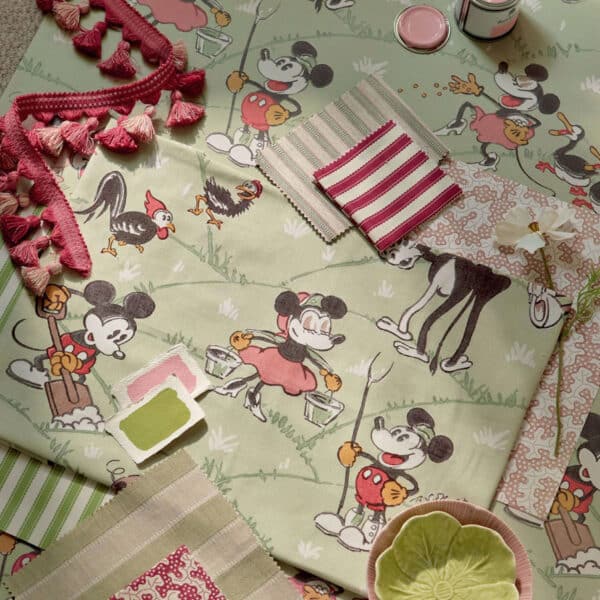 Papel pintado de Mickey Mouse y Minnie en color verde Mickey at the Farm DDIW217266